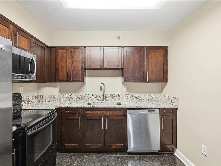 2870 Pharr Court South NW #NW-2001-2001 — Photo 6