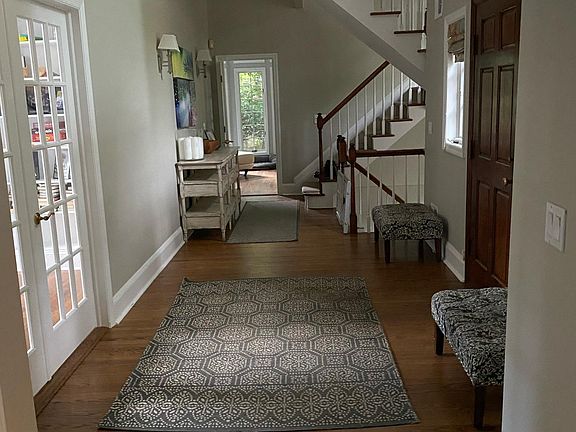 Hallway/entrance way