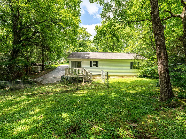 320 Beechwood Dr — Photo 27