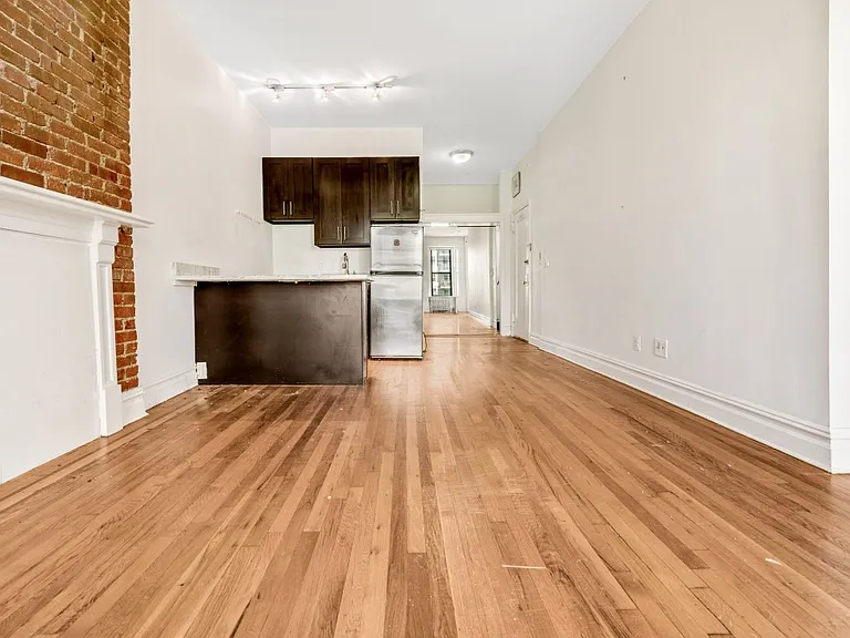 1688 York Ave #4B — Photo 2