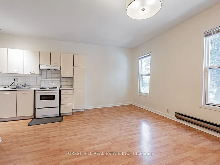 70 Macpherson Ave #UPPER — Photo 6