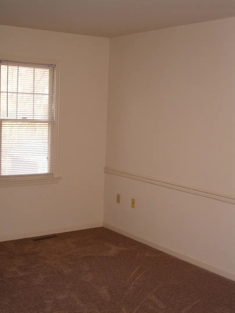 Building Photo - 1637 Chadwick Cir