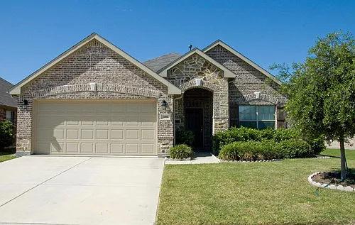 2108 Willow Creek Dr Photo 1