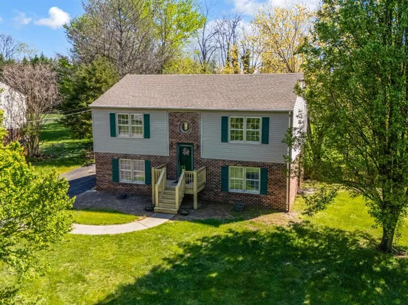 111 Omni Pl, Forest, VA 24551