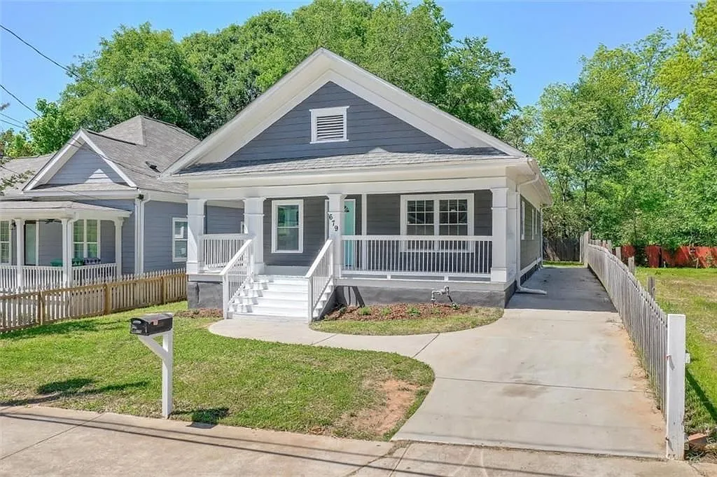 3 bed, 2.0 bath, 1350 sqft, $2,150 — Photo 1