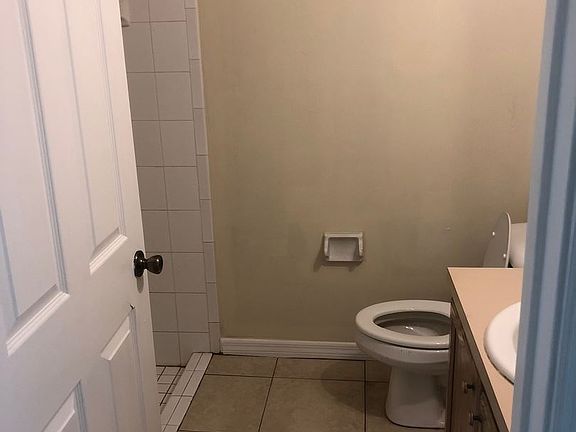 2nd image of 605 Dundas Ct