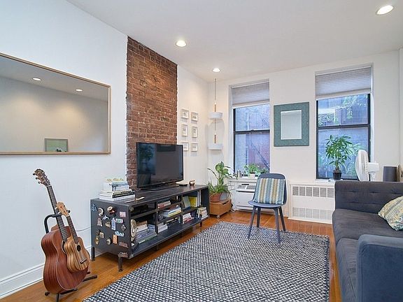 4th image of 326 E 34th St #C3r