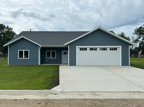 101 Maverick Ln, Riceville, IA 50466