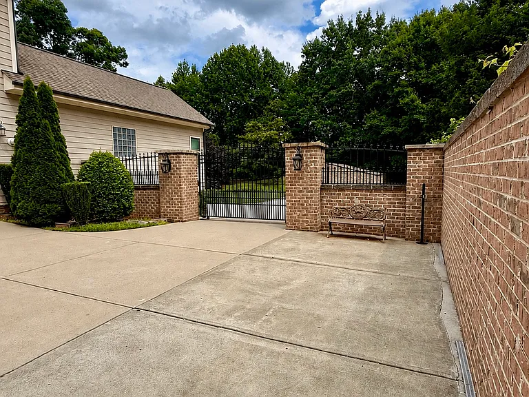 1211 Kingston Ridge Rd — Photo 6