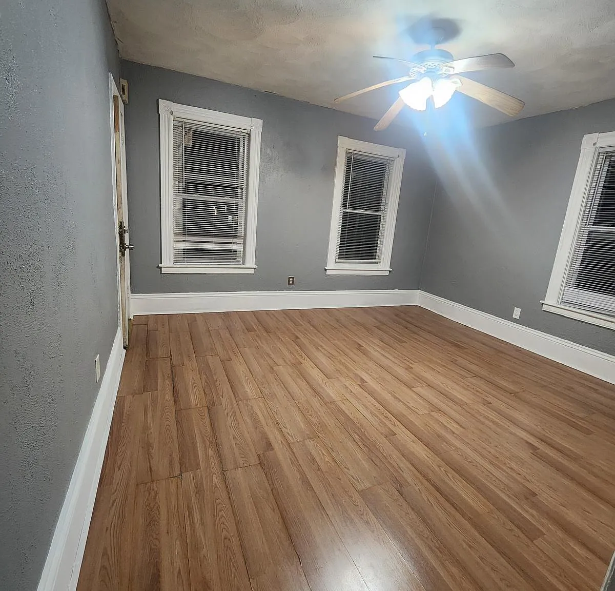 2 bed, 900 sqft, $1,850 — Photo 2