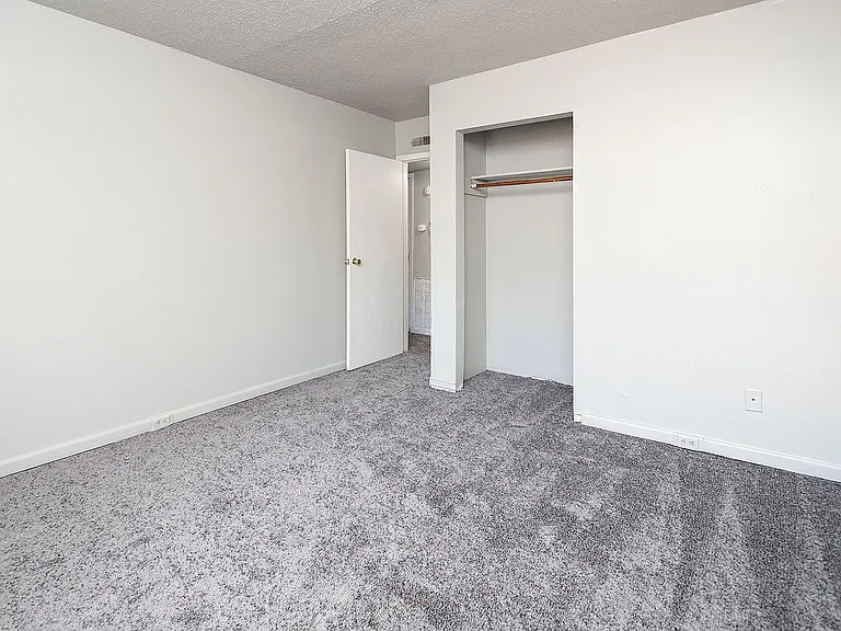 Lynnwood Garden Apartments — Photo 37