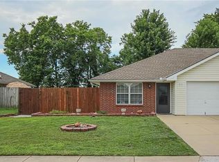 810 NW Willow Dr, Grain Valley, MO 64029