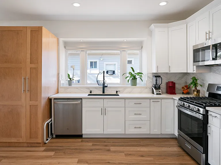 Fully-stocked kitchen