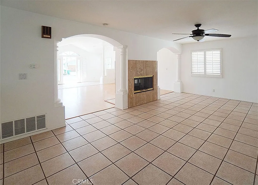 3 bed, 1777 sqft, $4,895 — Photo 4