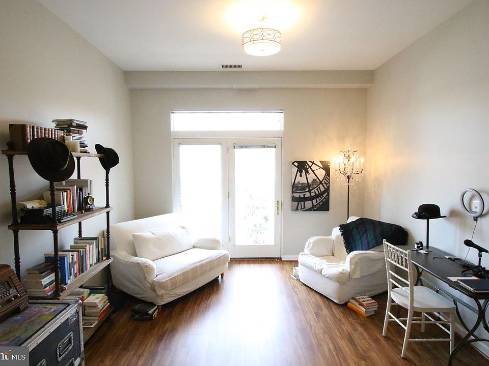 1st image of 309 Holland Ln Unit 302