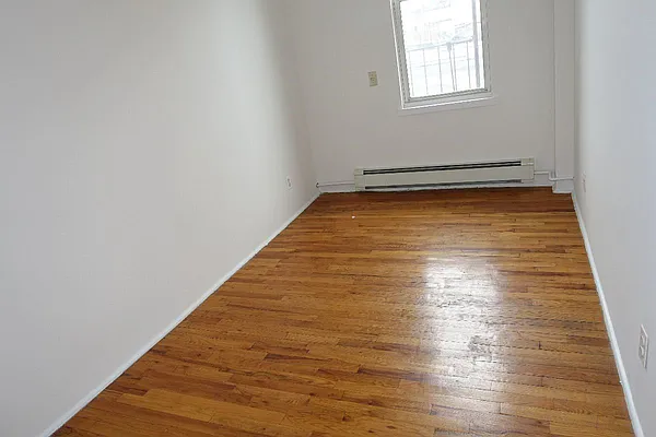 Rented by FlatFinders Realty | media 6