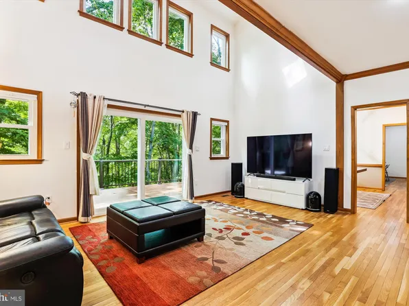 6364 Evangeline Ln, Alexandria, VA 22312