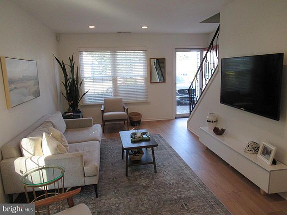 5th image of 74 Sherri Dr