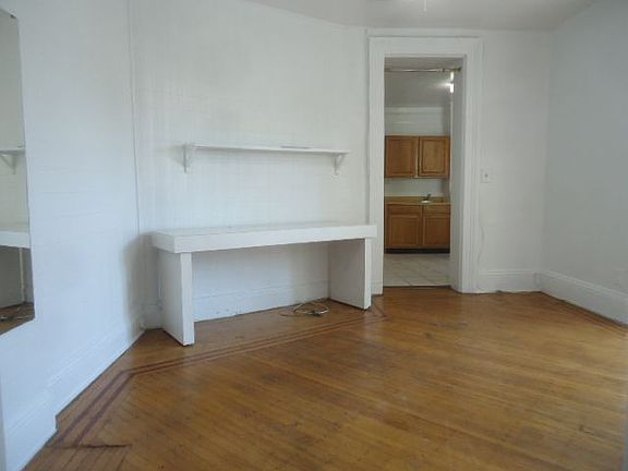 4th image of 222 Carlton Ave APT 5