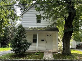 4 Pilvinis Dr, Great Neck, NY 11024