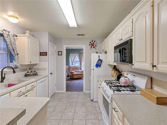 5th image of 1112 Westgrove Dr