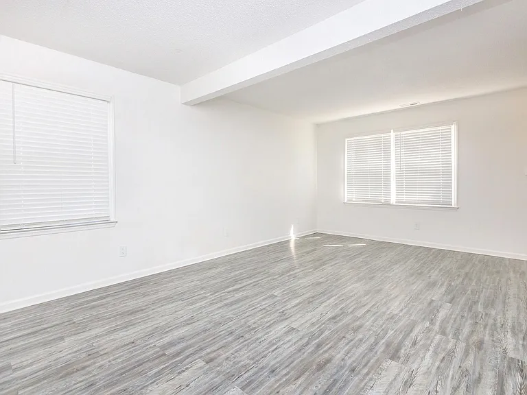 Belmont Heights Apartments & Townhomes — Photo 30