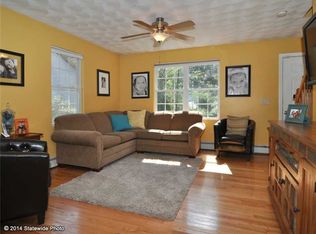 30 Peace Pipe Trl, Smithfield, RI 02917