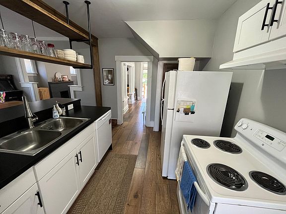 3rd image of 703 Fairwood Ave