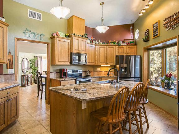 3rd image of 70 Shady Oak Cir