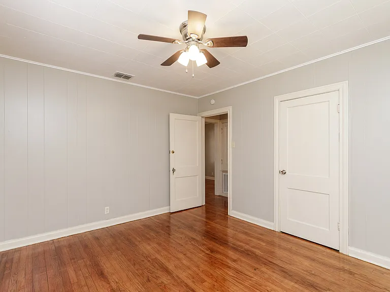 2822 Sarita St — Photo 7