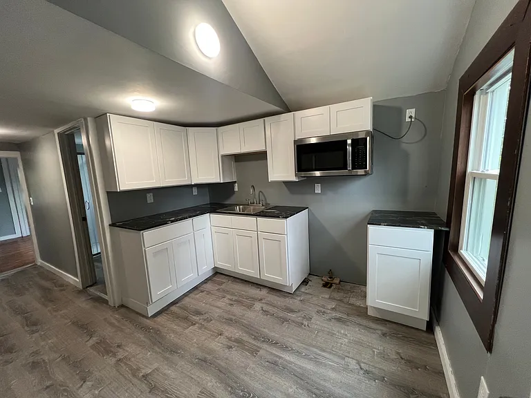 135 Annetta St — Photo 13