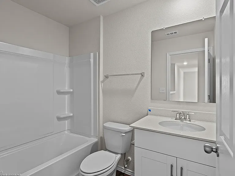 819 Bluegrass Point — Photo 9