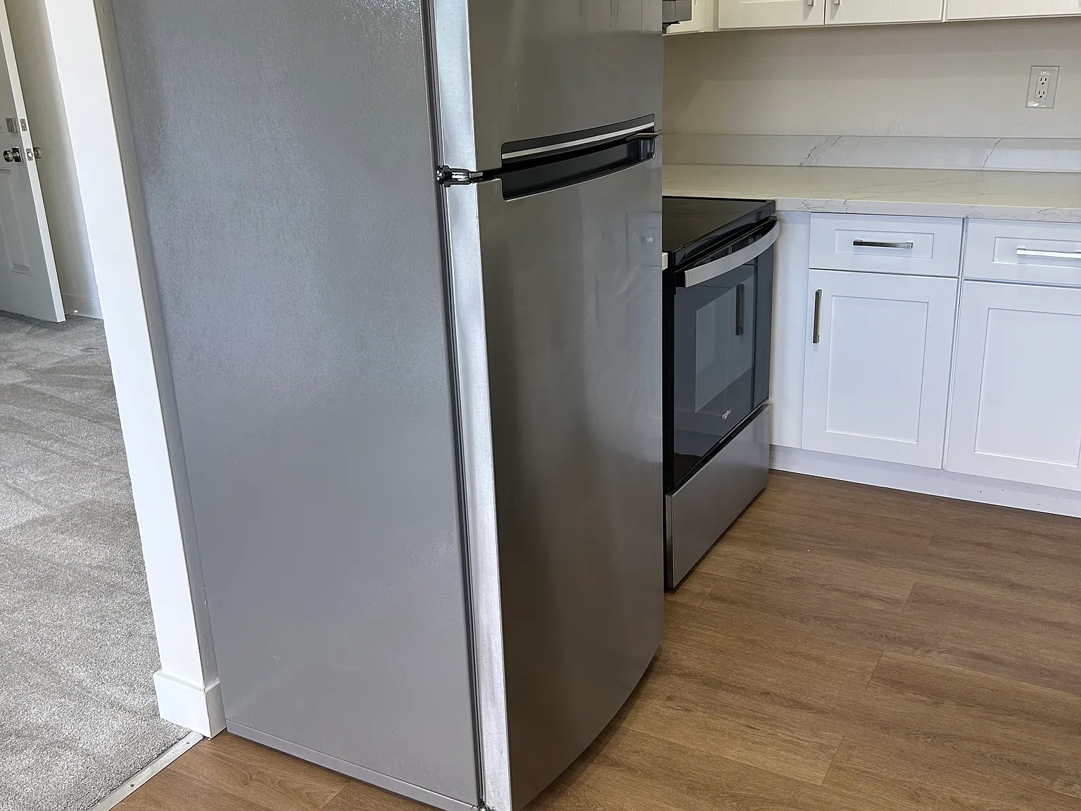 2 bed, 875 sqft, $2,700 — Photo 3