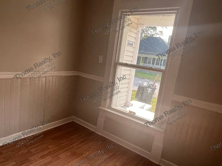 1316 Clark St — Photo 16