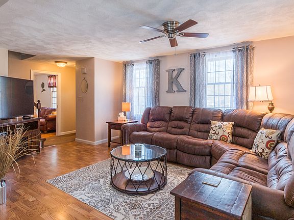 5th image of 21 Sparhawk Dr