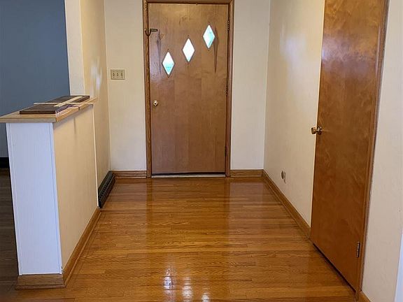 5th image of 210 Highland Ave