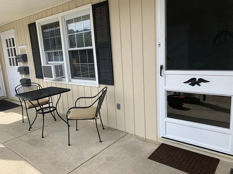 1600 Asbury Ave #B — Photo 8