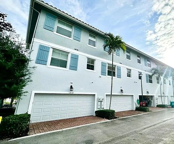 4 bed, 4.0 bath, 1880 sqft, $3,100 — Photo 2