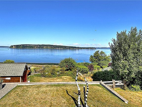Stunning views of Puget Sound and beyond during the day. 