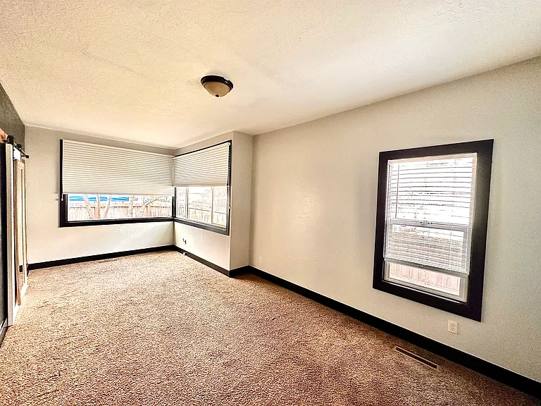23 Rose Ave — Photo 14