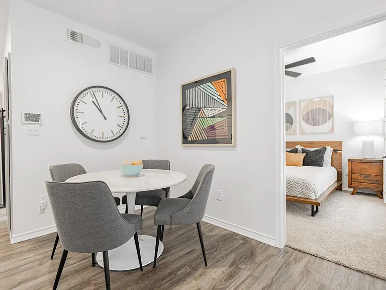 9th Street Apartments — Photo 13