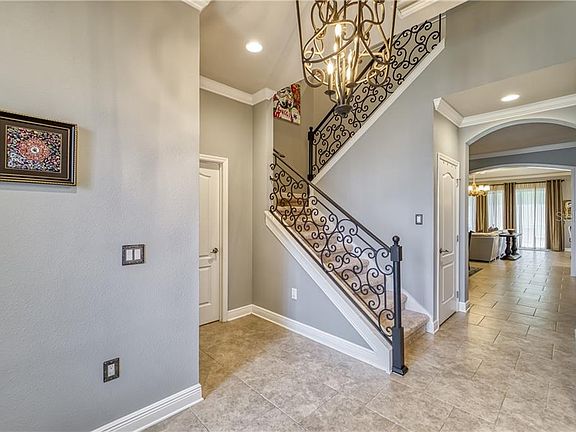 4th image of 2818 Colewood Ln