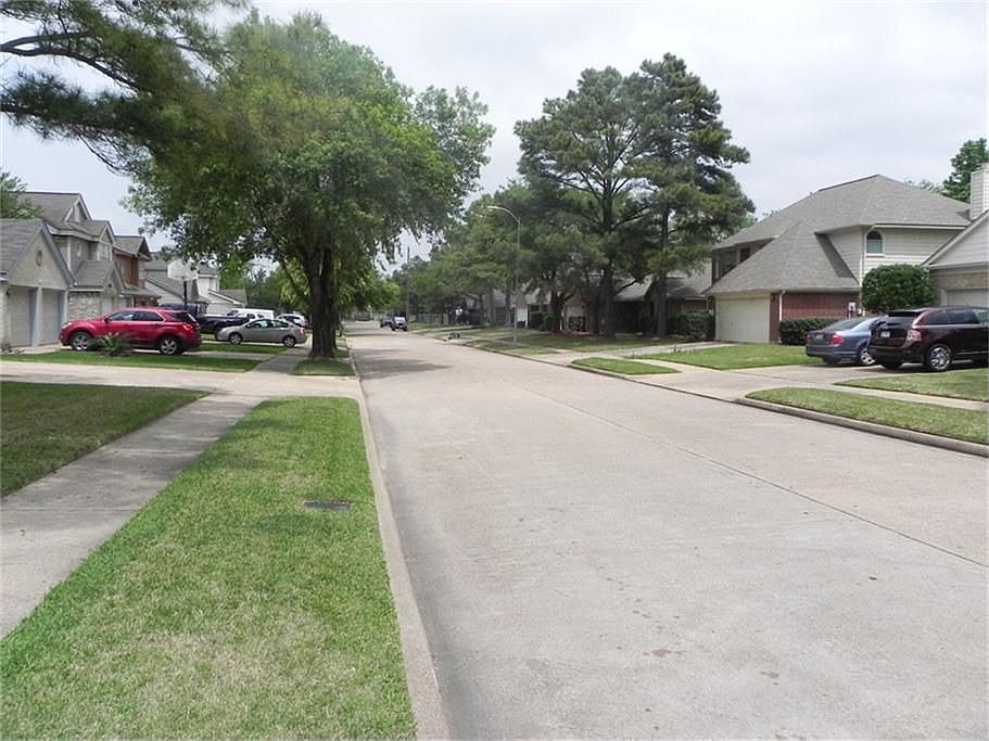 Very clean, quiet, well-kept street.