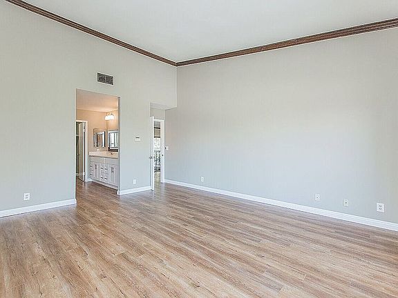 5th image of 3226 Flower Hill Ln