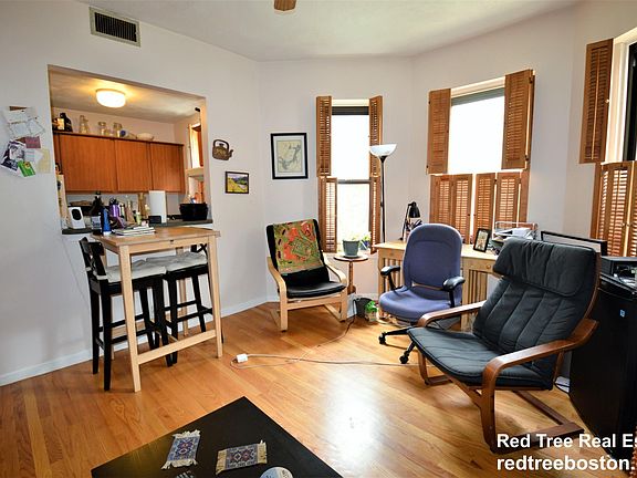 2nd image of 1427 Commonwealth Ave #U202