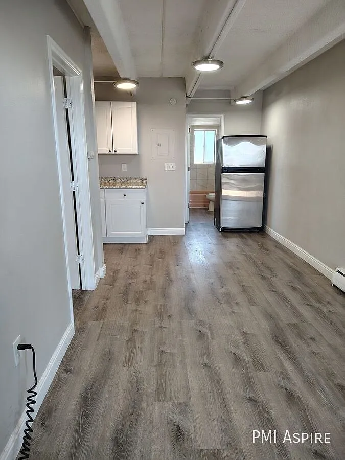 2 bed, 1.0 bath, 1000 sqft, $1,100 — Photo 1