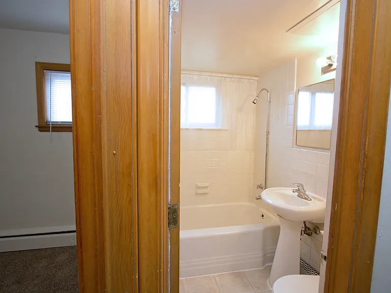 1600 Ford Pkwy — Photo 15