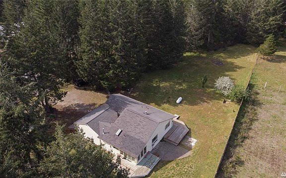 4th image of 110 E Rolling Hills Dr