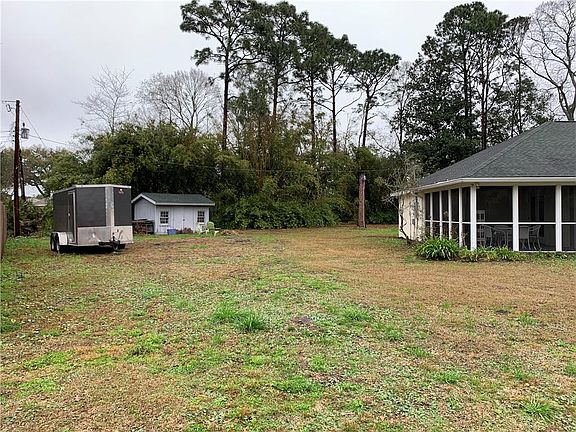 4th image of 394 Lake Circle Dr