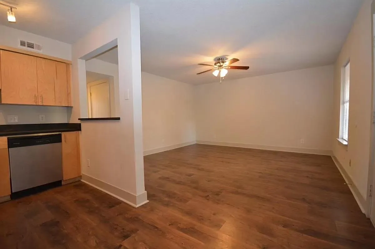 2 bed, $1,200 — Photo 4
